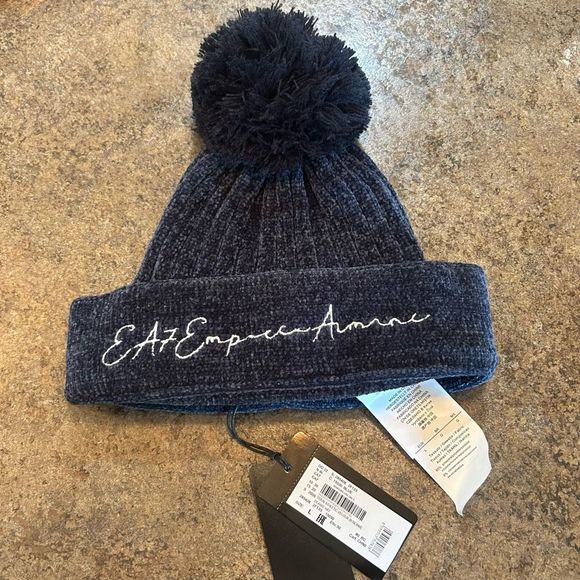 Emporio Armani Other - NWT Large EA7 Emporio Armani TRAIN ATHLETIC VELOUR W BEANIE HAT